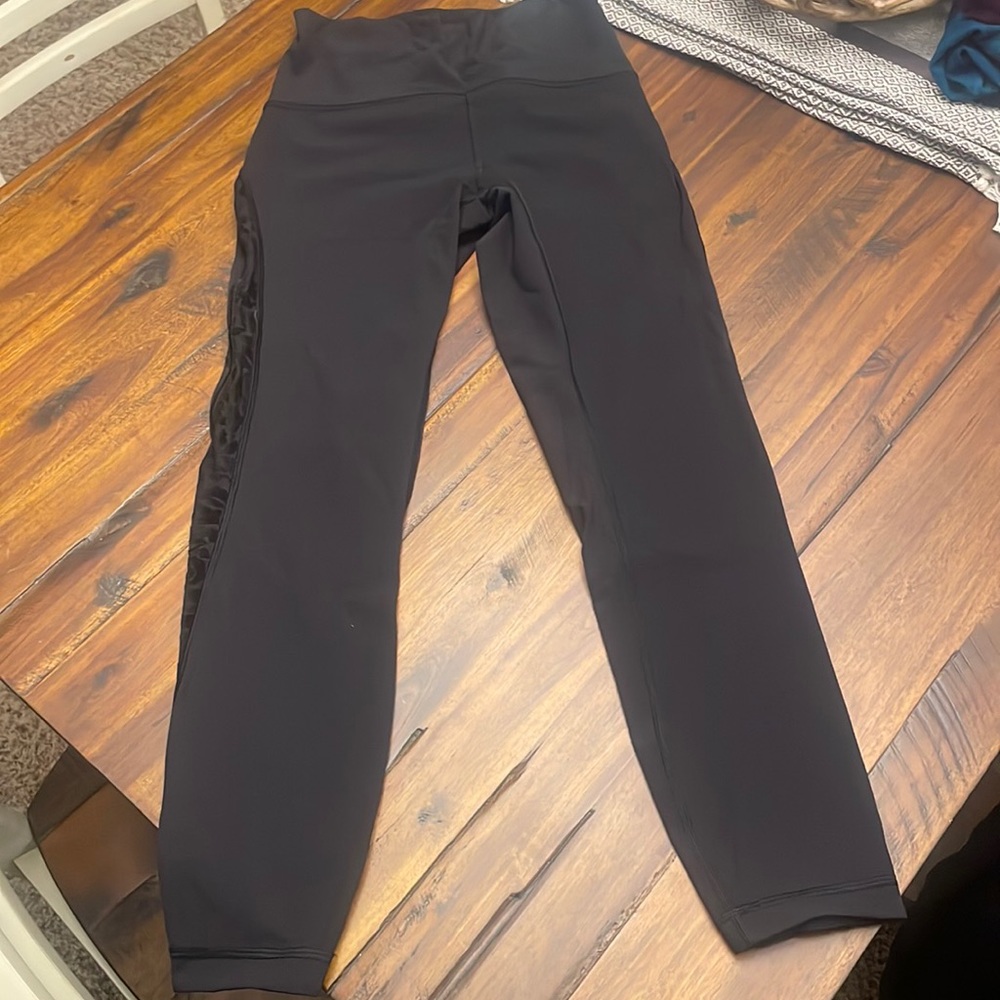 Lululemon black pant size 6